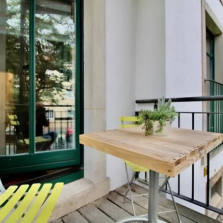 Daire Stilvolles City-apartment Dresden-cotta Mit Balkon Dresden