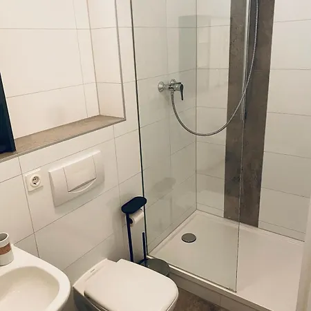 Stilvolles City-apartment Dresden-cotta Mit Balkon شقة *