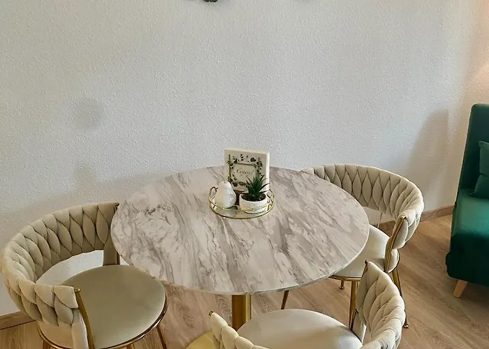 Stilvolles City-apartment Dresden-cotta Mit Balkon * Дрезден