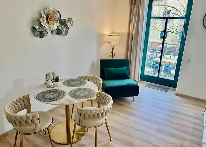 Апартаменты Stilvolles City-apartment Dresden-cotta Mit Balkon