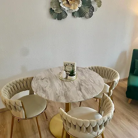 Stilvolles City-apartment Dresden-cotta Mit Balkon * Dresde